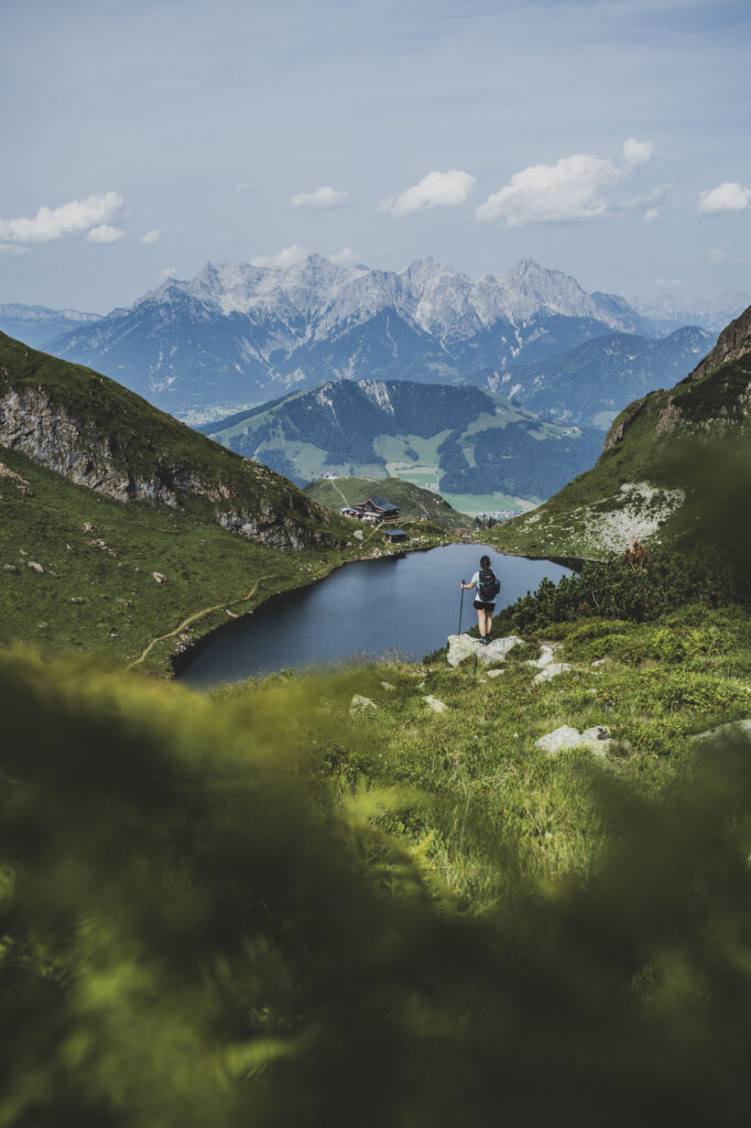 Wandern im Tiroler Land – Unterwegs zum Wildseeloderhaus in den Kitzbühler Alpen.
