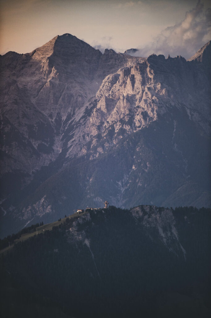 Wandern im Tiroler Land – Unterwegs zum Wildseeloderhaus in den Kitzbühler Alpen.