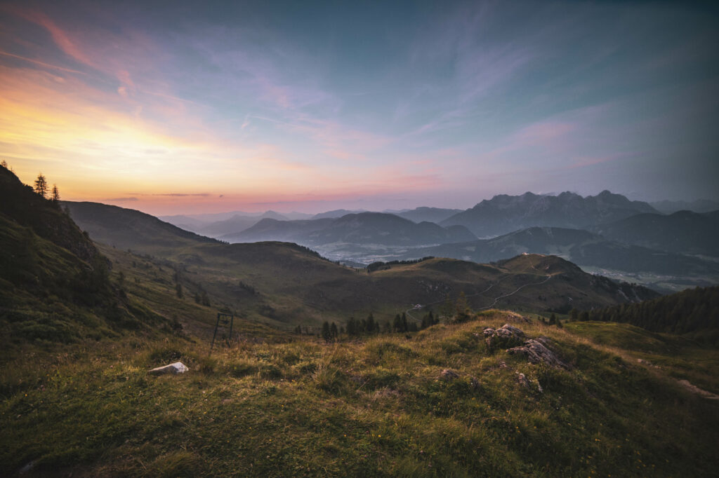 Wandern im Tiroler Land – Unterwegs zum Wildseeloderhaus in den Kitzbühler Alpen.