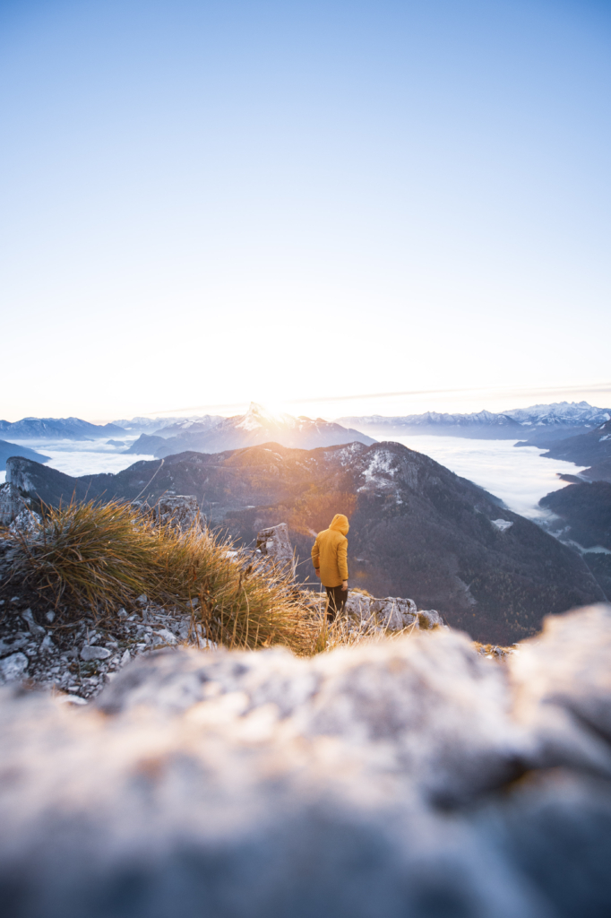 Wanderung zu Sonnenaufgang am Gipfel des Schober in den Salzkammergut-Bergen.