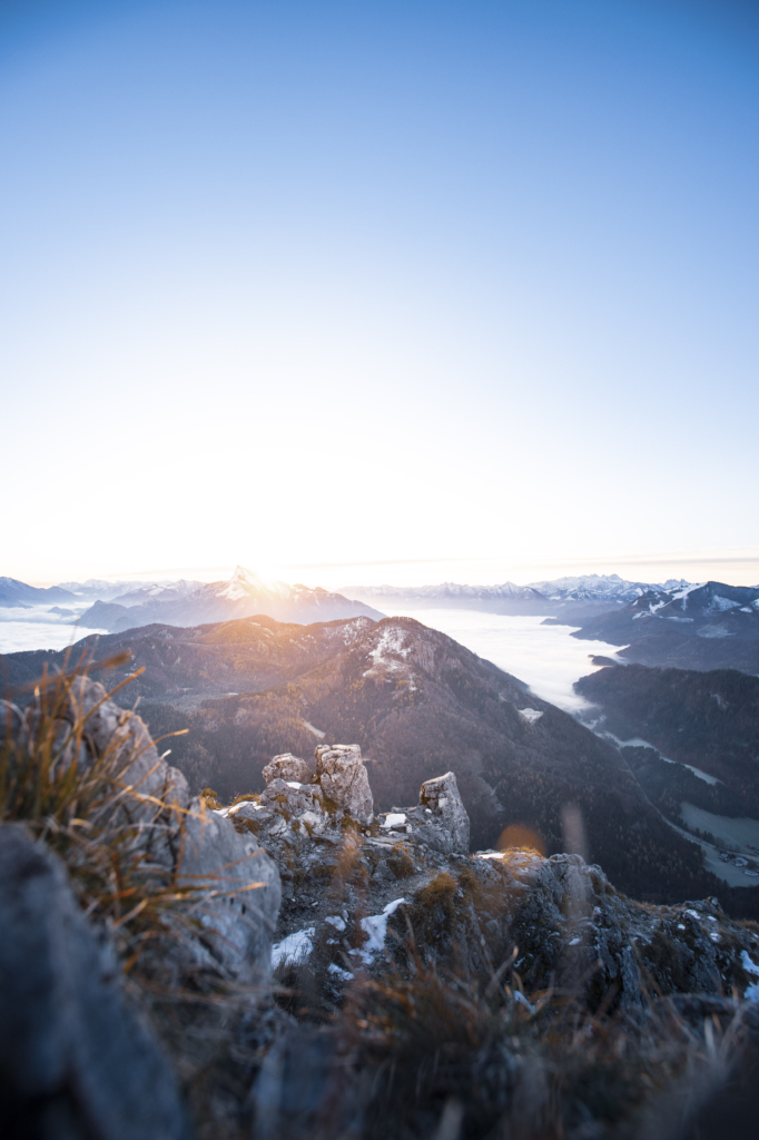 Wanderung zu Sonnenaufgang am Gipfel des Schober in den Salzkammergut-Bergen.