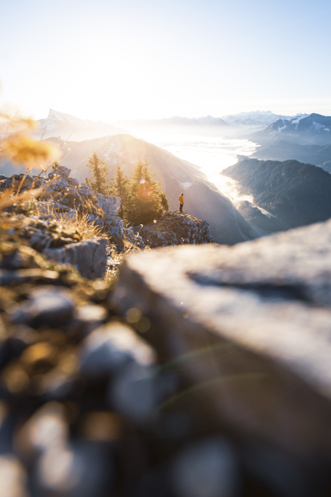 Ausblick am Gipfel des Frauenkopf in den Salzkammergut-Bergen zu Sonnenaufgang.