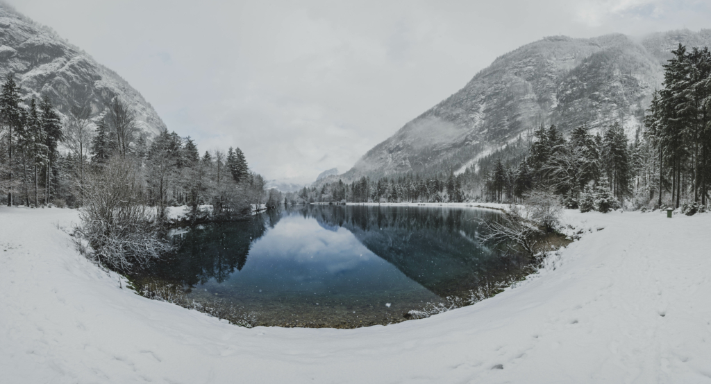 Winterlicher Bluntausee im Bluntautal im Salzburger Tennengebirge bei Golling an der Salzach.