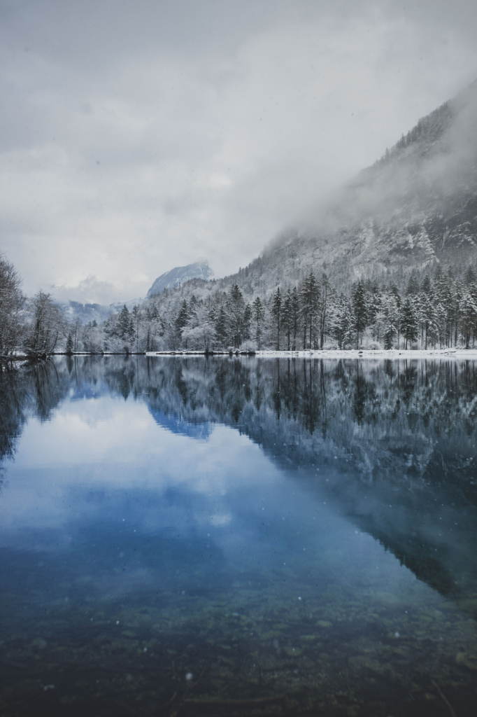 Winterlicher Bluntausee im Bluntautal im Salzburger Tennengebirge bei Golling an der Salzach.