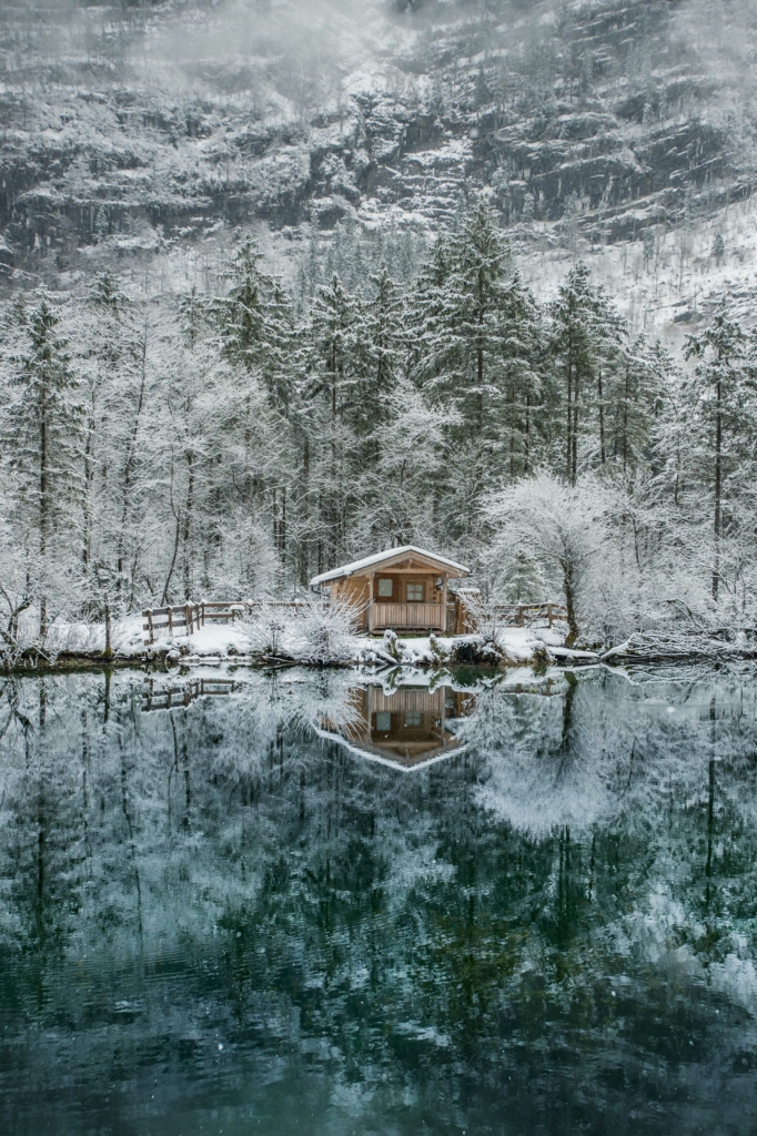 Winterlicher Bluntausee im Bluntautal im Salzburger Tennengebirge bei Golling an der Salzach.