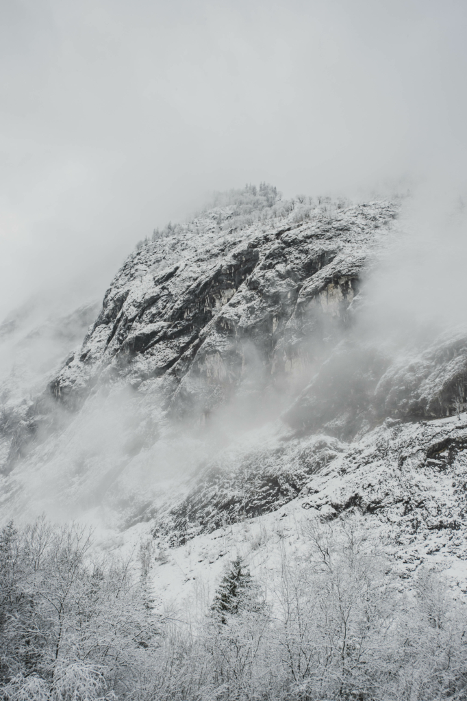 Winterlicher Bluntausee im Bluntautal im Salzburger Tennengebirge bei Golling an der Salzach.