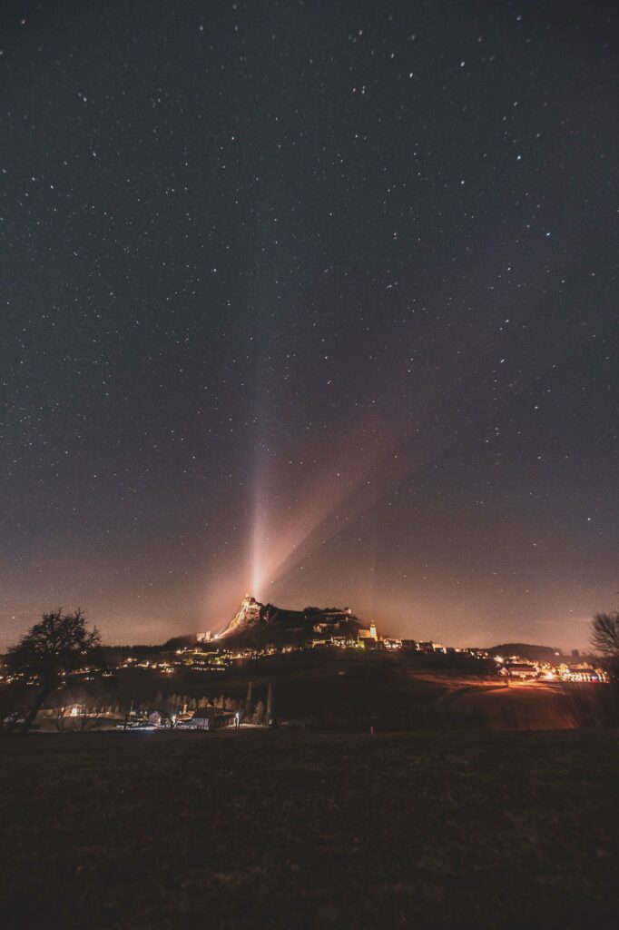 Sternennacht, Nachthimmel über Riegersburg in der Südoststeiermark, Steiermark.