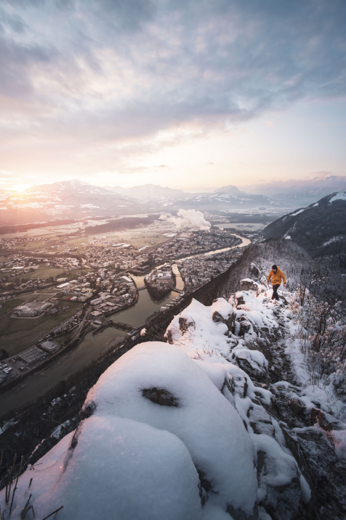Sonnenaufgang auf den Barmsteinen von Hallein im Winter, Neuschnee, Salzburgerland.