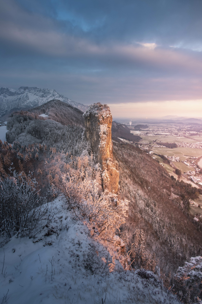 Sonnenaufgang auf den Barmsteinen von Hallein im Winter, Neuschnee, Salzburgerland.