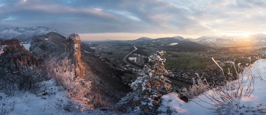 Sonnenaufgang auf den Barmsteinen von Hallein im Winter, Neuschnee, Salzburgerland.