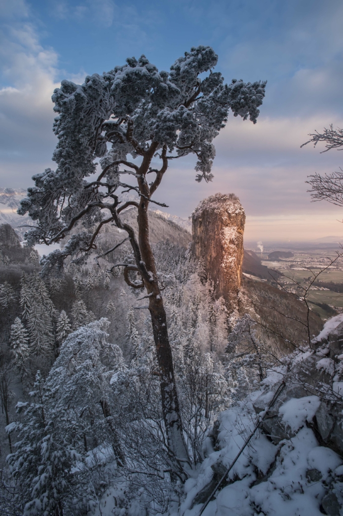 Sonnenaufgang auf den Barmsteinen von Hallein im Winter, Neuschnee, Salzburgerland.