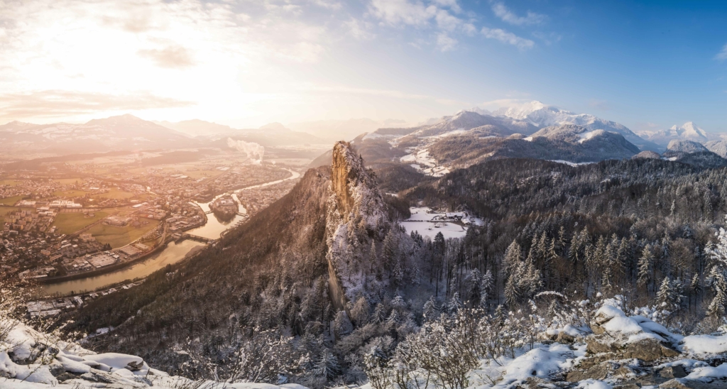 Sonnenaufgang auf den Barmsteinen von Hallein im Winter, Neuschnee, Salzburgerland.