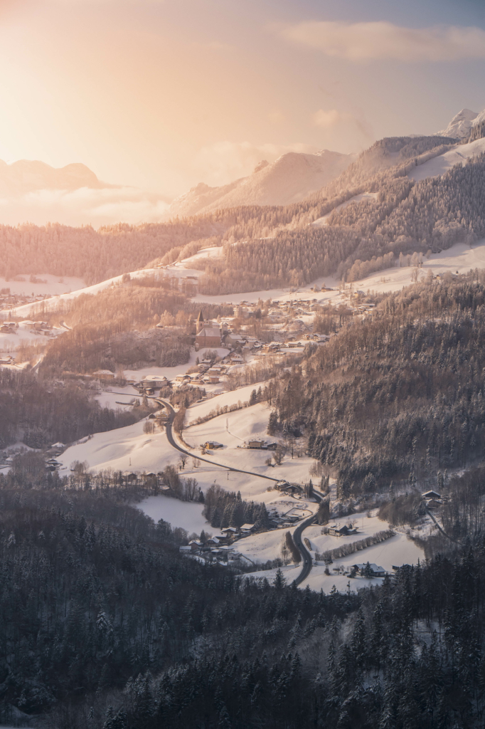 Sonnenaufgang auf den Barmsteinen von Hallein im Winter, Neuschnee, Salzburgerland.