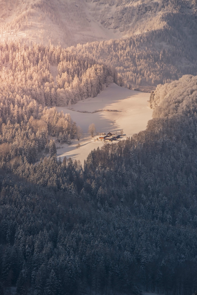 Sonnenaufgang auf den Barmsteinen von Hallein im Winter, Neuschnee, Salzburgerland.