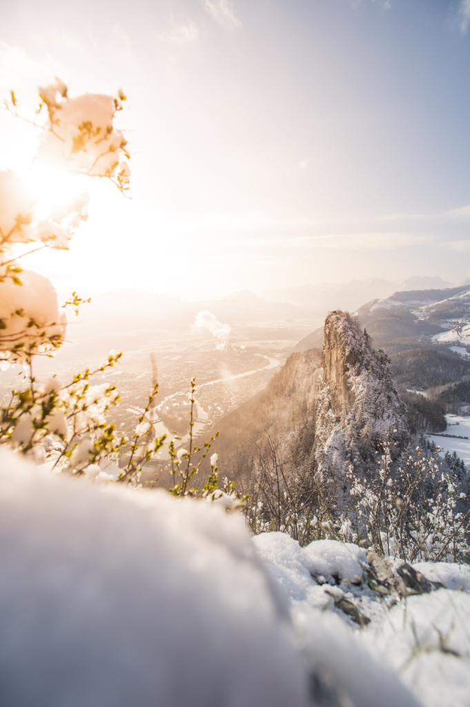 Sonnenaufgang auf den Barmsteinen von Hallein im Winter, Neuschnee, Salzburgerland.