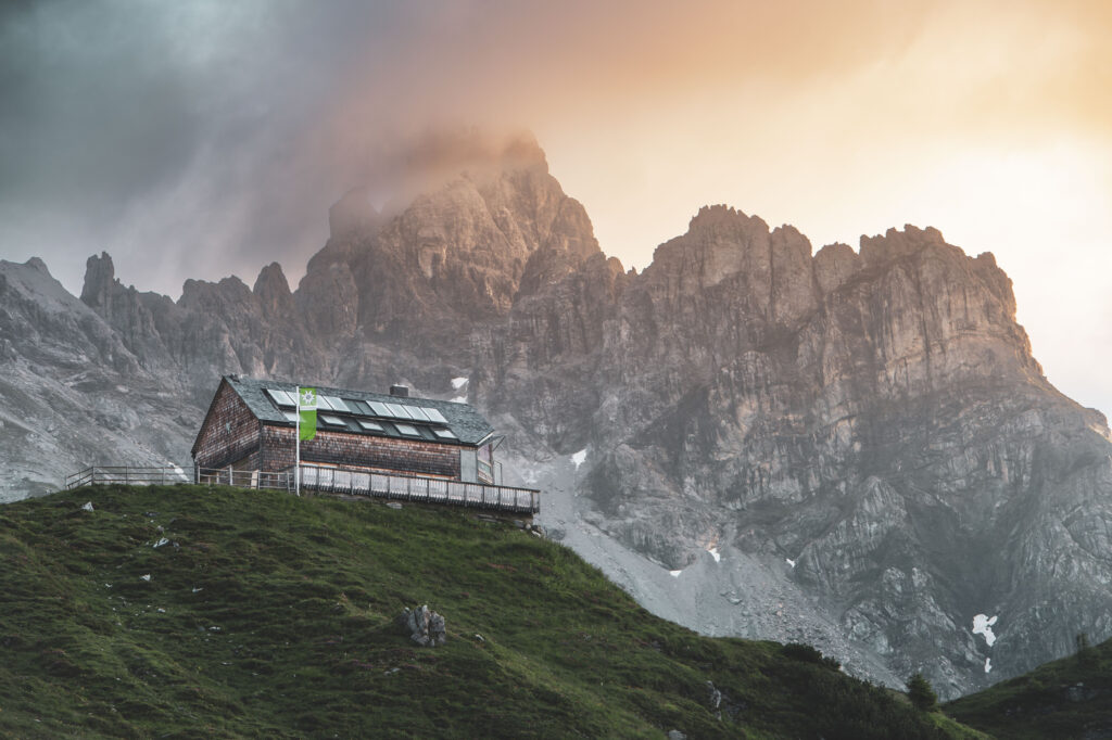 Wanderung zur Franz-Fischer-Hütte, die wahrscheinlich erste 100% vegan & vegetarische Hütte in den Alpen im Riedingtal des Salzburger Lungau, Österreich.