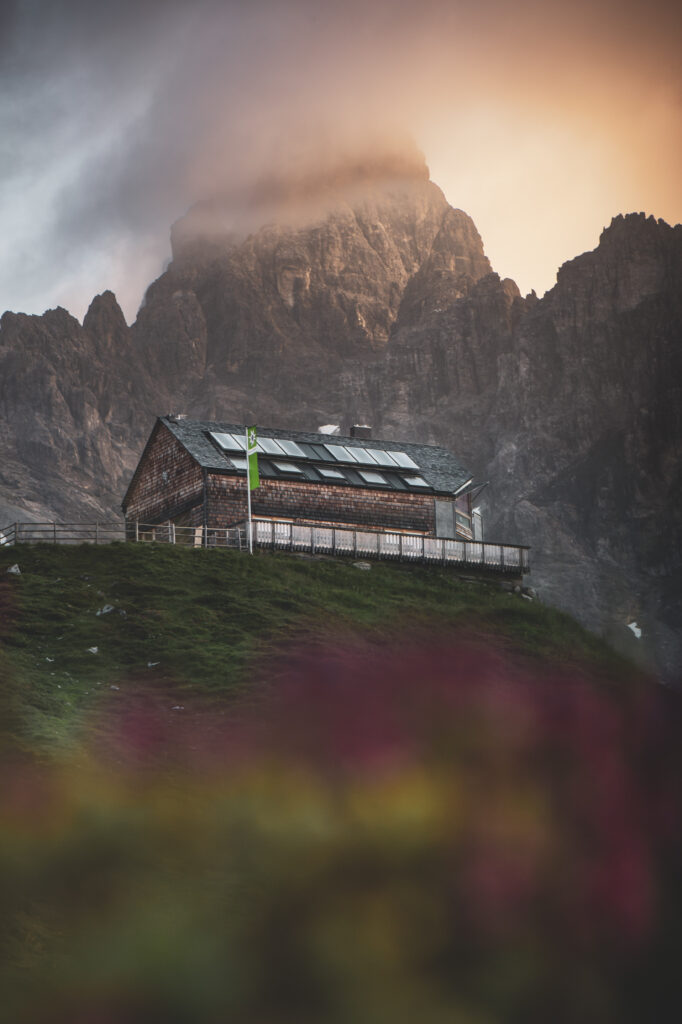 Wanderung zur Franz-Fischer-Hütte, die wahrscheinlich erste 100% vegan & vegetarische Hütte in den Alpen im Riedingtal des Salzburger Lungau, Österreich.