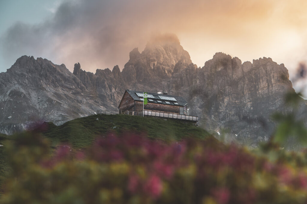 Wanderung zur Franz-Fischer-Hütte, die wahrscheinlich erste 100% vegan & vegetarische Hütte in den Alpen im Riedingtal des Salzburger Lungau, Österreich.