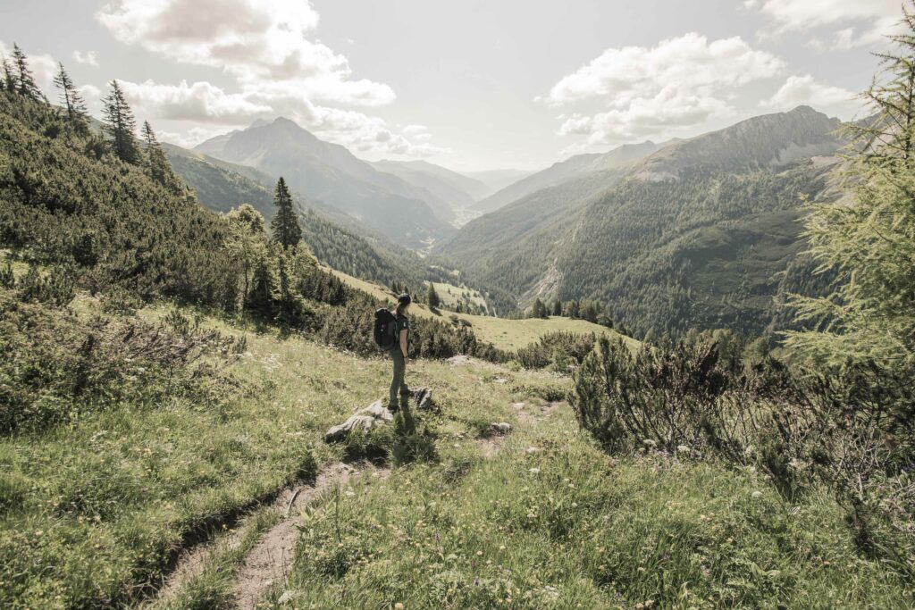 Wanderung zur Franz-Fischer-Hütte, die wahrscheinlich erste 100% vegan & vegetarische Hütte in den Alpen im Riedingtal des Salzburger Lungau, Österreich.