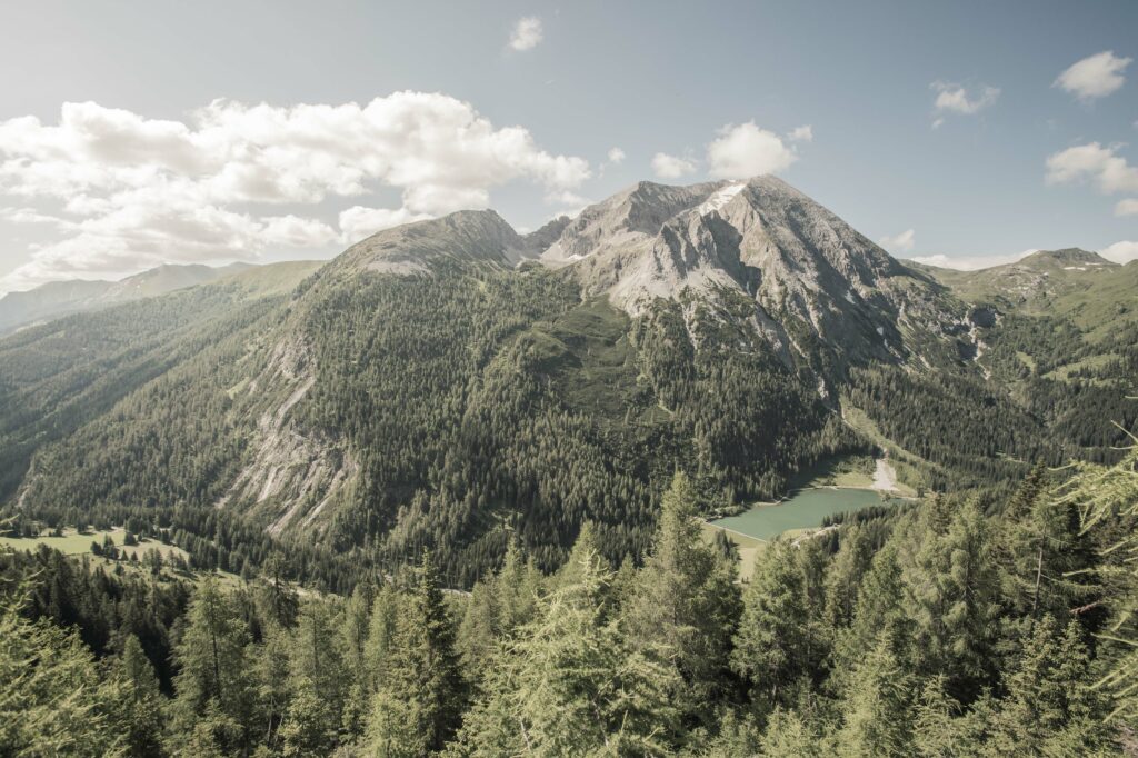 Wanderung zur Franz-Fischer-Hütte, die wahrscheinlich erste 100% vegan & vegetarische Hütte in den Alpen im Riedingtal des Salzburger Lungau, Österreich.