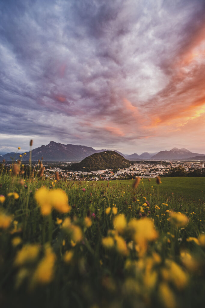 Sonnenuntergang am Heuberg, Salzburg, Österreich.