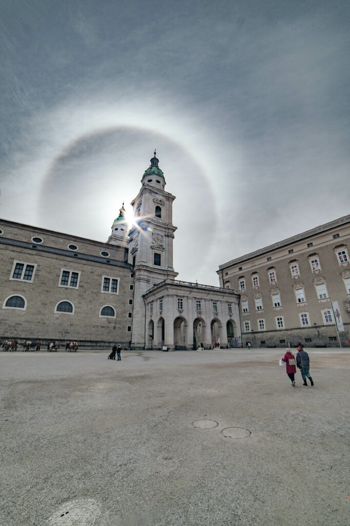 Halo, Halo-Ring, über der Stadt Salzburg und Salzburger Dom.