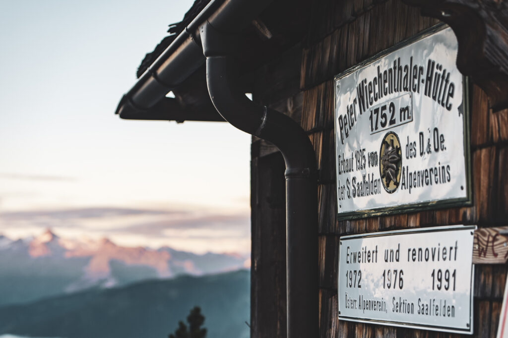 Unterwegs zur Peter Wiechenthaler Hütte in Saalfelden am Steinernen Meer im Pinzgau, Salzburg, Österreich