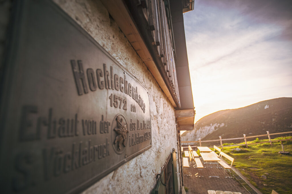 Wanderung von den Langbathseen über den Brunnkogel zum Hochleckenhaus im oberösterreichischen Salzkammergut, dem Höllengebirge, in Österreich.